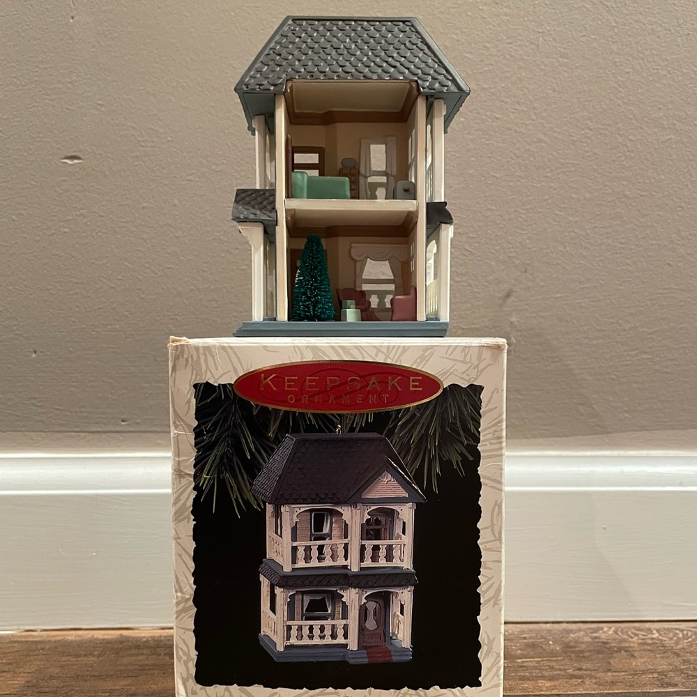 Cozy Home - Hallmarked Keepsake collectors edition ornament.